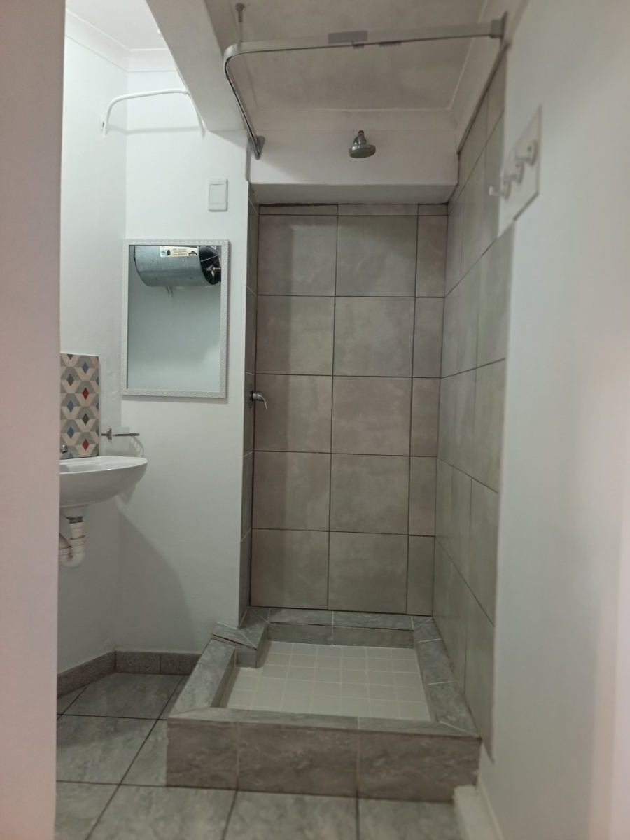 6 Bedroom Property for Sale in Maitland Western Cape